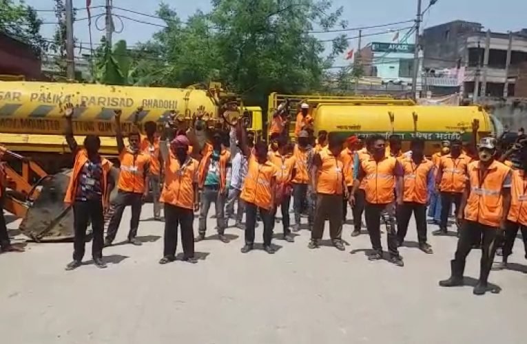 पिटाई के शिकार सफाईकर्मियों की महामारी एक्ट में भी मामला दर्ज करने की मांग
