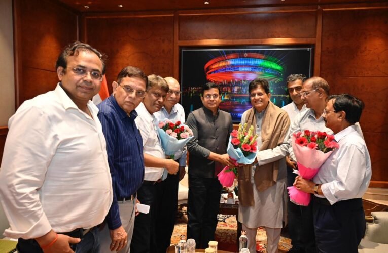 हस्तनिर्मित कालीन उद्योग संकट: सांसद डॉ. विनोद कुमार बिंद के नेतृत्व में प्रतिनिधिमंडल ने की केंद्रीय मंत्रियों से मुलाकात